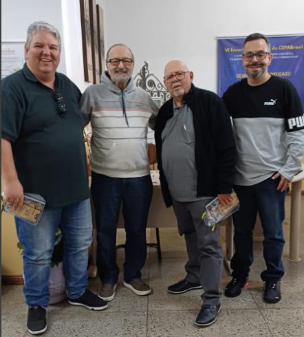Grupo com 4 pessoas